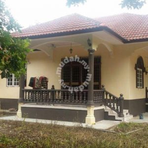 Beranda rumah banglo