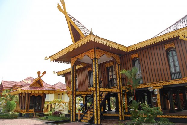 Rumah perabung lima